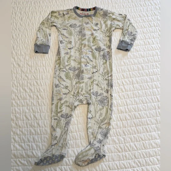 Magnetic Me Pajamas- 9-12M - Picture 4 of 7